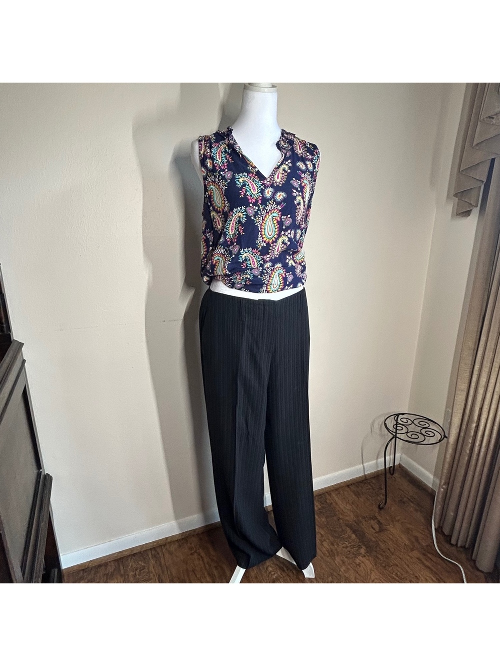 Anne Klein black slacks light blue pin stripe Size 8p